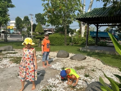 Trẻ ăn vạ, lăn ra đất: hiểu để yêu thương đúng cách